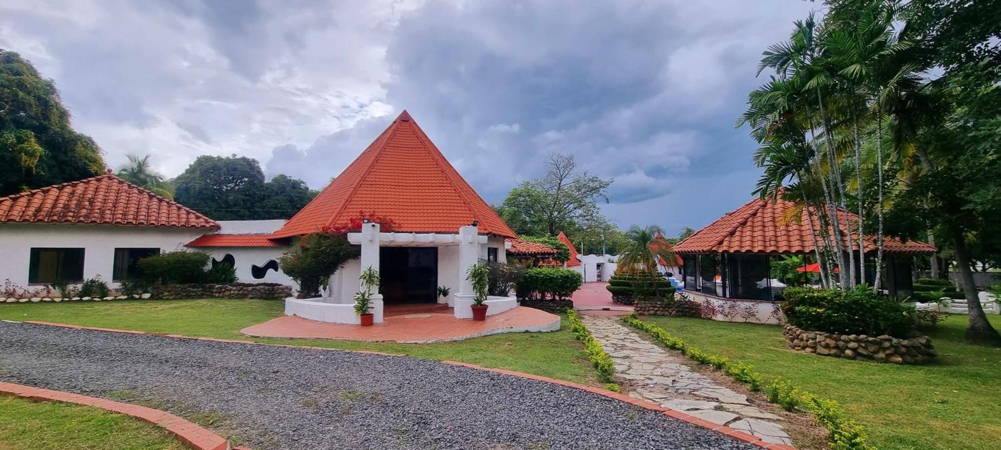 Mia Nueva Gorgona Hotel Exterior photo